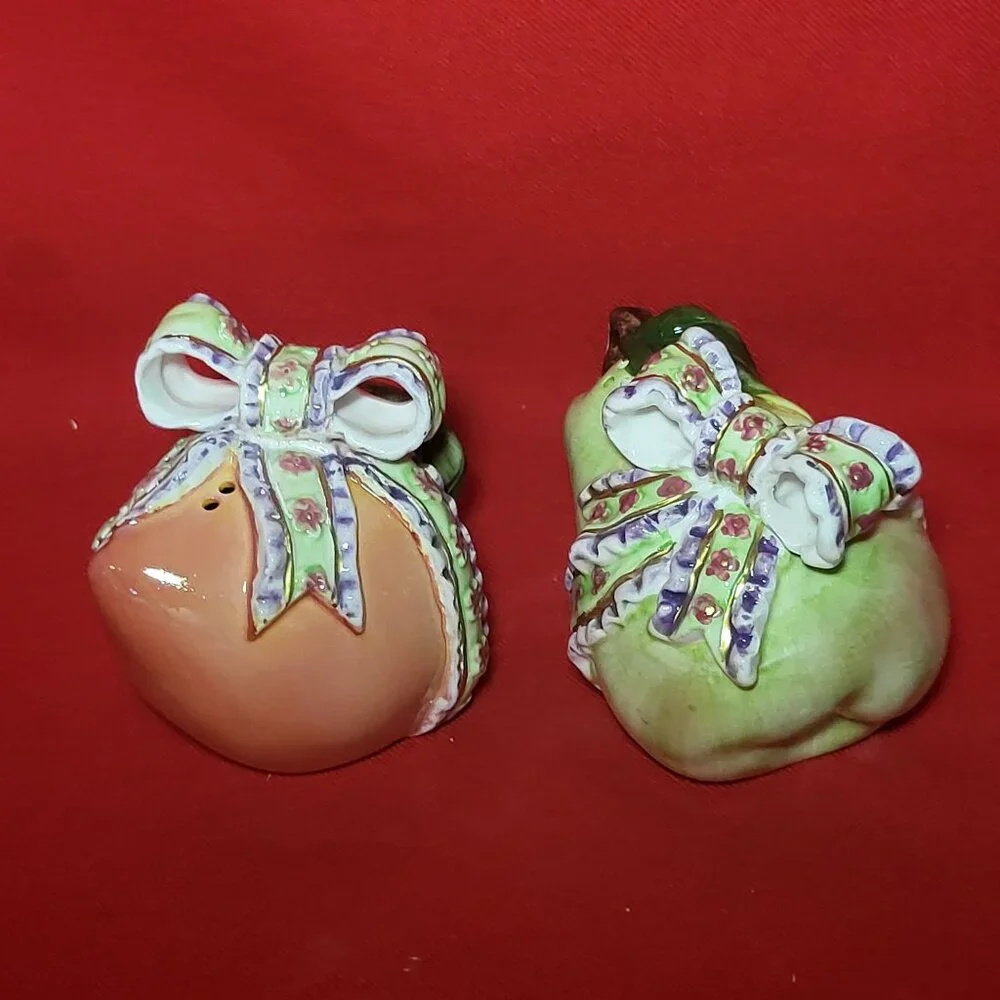 Ceramic Salt and Pepper Shakers Set Fruit Pear Peach Wrapped in Bow Floral Ribbo